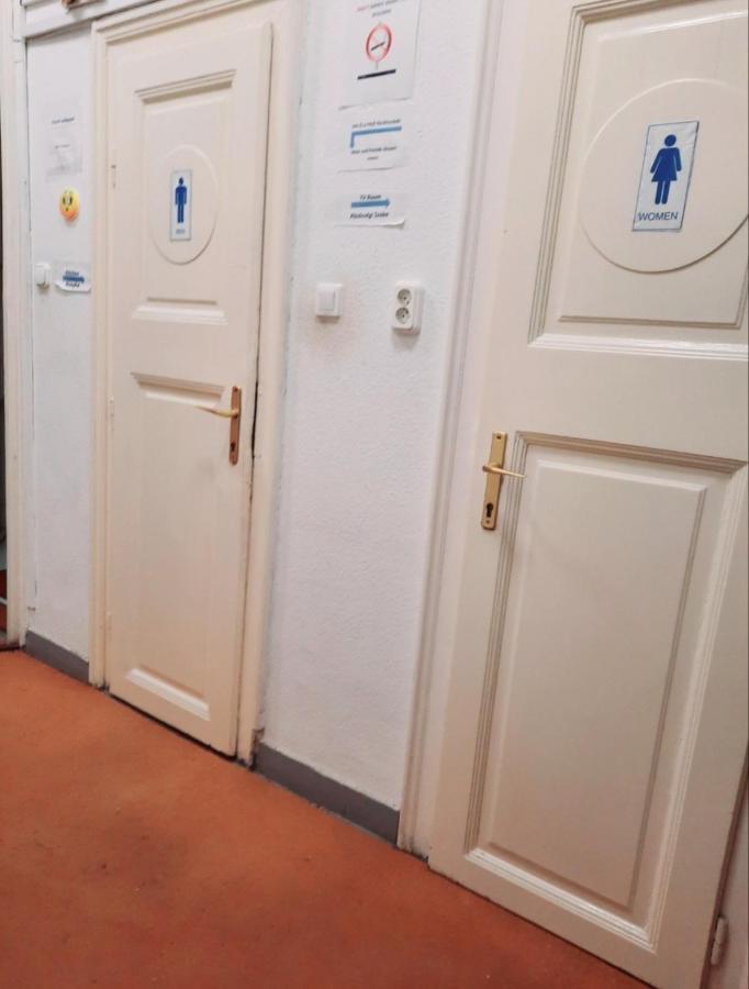 Lamis Hostel Будапеща Екстериор снимка