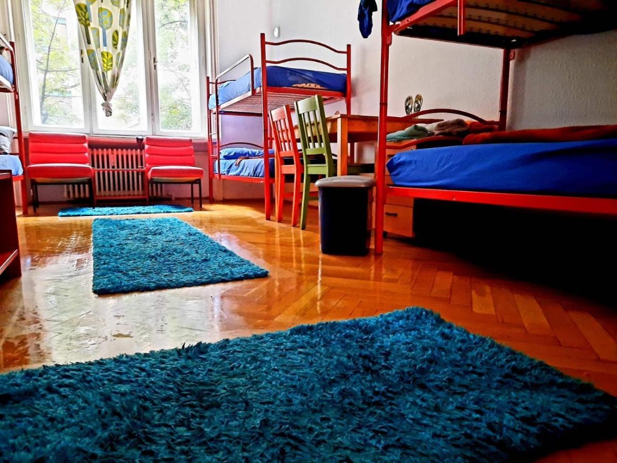 Lamis Hostel Будапеща Екстериор снимка